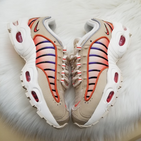 Nike Air Max Tailwind IV - Picture 2 of 8